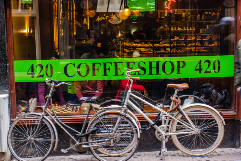 California Governor Vetoes Cannabis Cafes Bill California Governor Vetoes Cannabis Cafes Bill