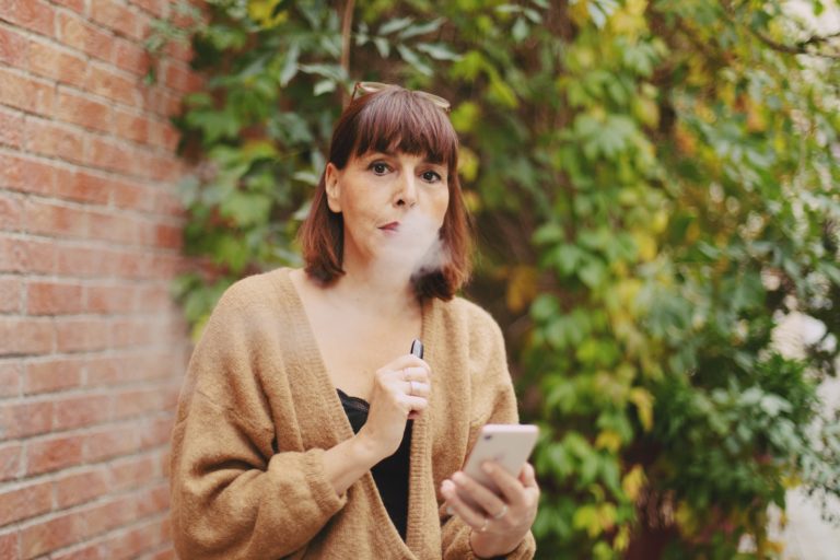 Explore the Use of Disposable Vapes for CBD